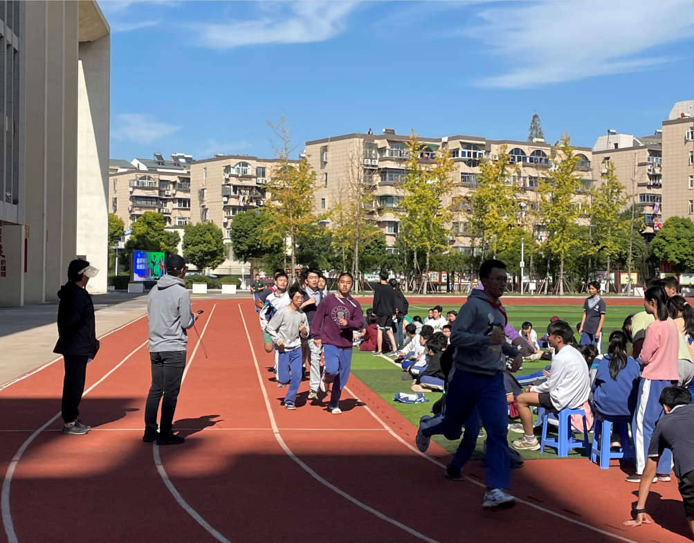 南湖二中米兰操场长跑